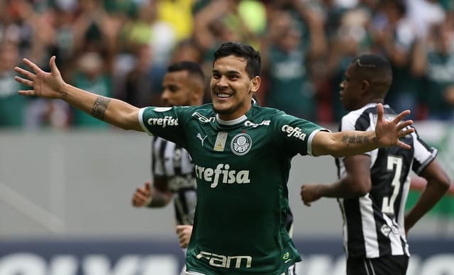 O zagueiro Gustavo Gómez teve um papel decisivo para a vitória do Palmeiras sobre o Botafogo, por 1 a 0, neste sábado. O paraguaio marcou o único gol da partida, ao converter o pênalti sofrido por Deyverson. Vejas as notas do Verdão por Gabriel Rodrigues (gabrielrodrigues@lancenet.com.br).