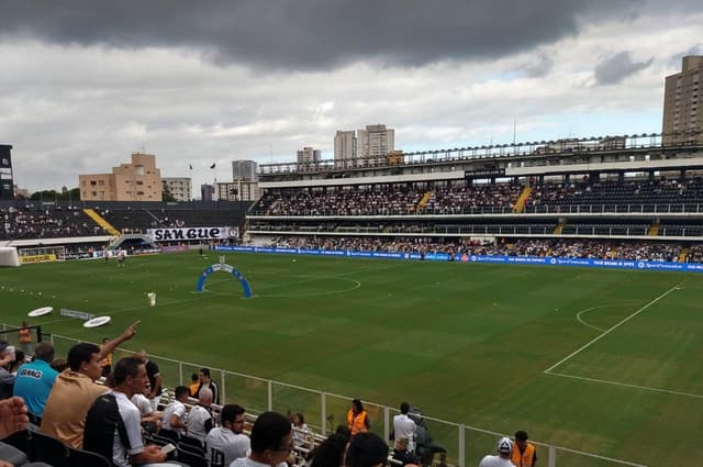 Vila Belmiro (gramado feio)