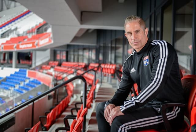 Sylvinho - Apresentação Lyon