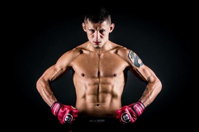 Dudu Dantas vai, pela primeira vez, lutar na categoria peso-pena como profissional (Foto: Bellator)