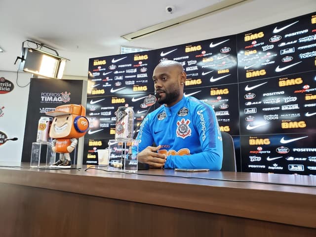 Love será a referência no ataque do Corinthians para o confronto com o Flamengo no Maracanã