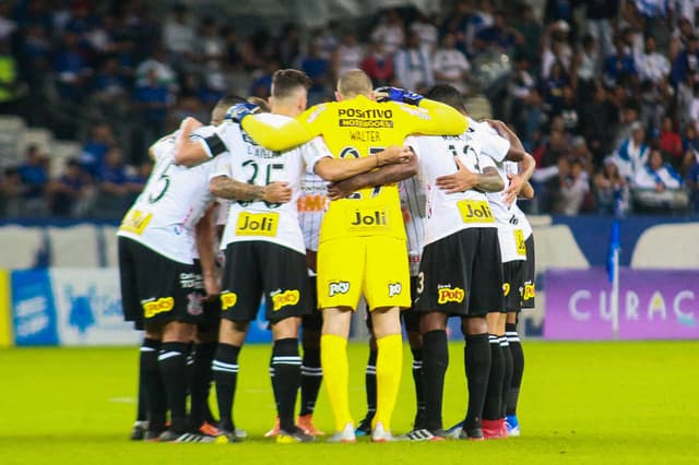 Em noite inspirada, o goleiro Walter foi o grande nome do Corinthians em empate sem gol diante do Cruzeiro, no Mineirão. O substituto de Cássio, que está com a Seleção Brasileira, teve atuação memorável. Veja notas (Por João Vitor Castanheira - joaovitor@lancenet.com.br)