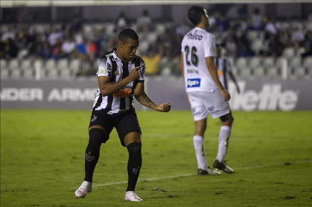 No reencontro com o Santos, três dias após eliminar o Peixe na Copa do Brasil, o Atlético não conseguiu encaixar seu jogo e perdeu por 3 a 1, na Vila Belmiro. Como ponto positivo, o atacante&nbsp;Alerrandro (foto) saiu do banco e se destacou. Veja as notas para o time do Atlético (Por Tiago Marchezini - centraldejogos@lancenet.com.br)