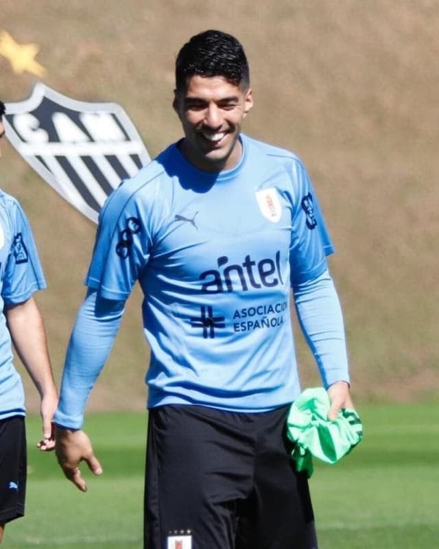 Suárez já treinou em BH com o Uruguai, visando preparação para o duelo com o Equador , domingo, 16 de junho, no Mineirão