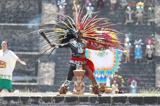 Sacerdote asteca participa da cerimônia de acendimento da tocha do Pan-Americano (Crédito: Lima-2019)