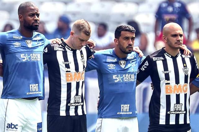 O clube celeste postou uma foto e mensagem em solidariedade à Adílson, que teve de abandonar o futebol por prolemas de saúde