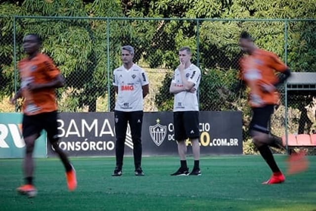 Adílson agora vai ser auxiliar técnico do técnico Rodrigo Santana no Galo