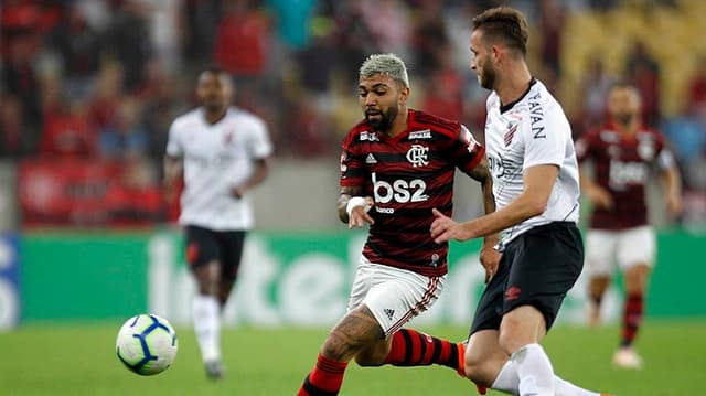 O Flamengo ficou mais uma vez no empate em 1 a 1 com o Athletico-PR, desta vez no Maracanã, mas foi eliminado nas cobranças de pênaltis. Gabigol fez o único dos cariocas na partida e foi destaque da equipe. Abaixo, veja as notas do time de Jorge Jesus por João Vítor Castanheira (joaovitor@lancenet.com.br)