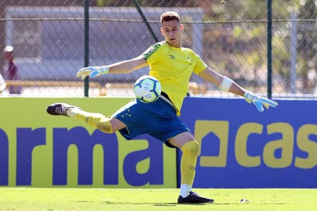 Vinicius ganhou sua primeira chance de ficar entre os relacionados do time profissional do Cruzeiro