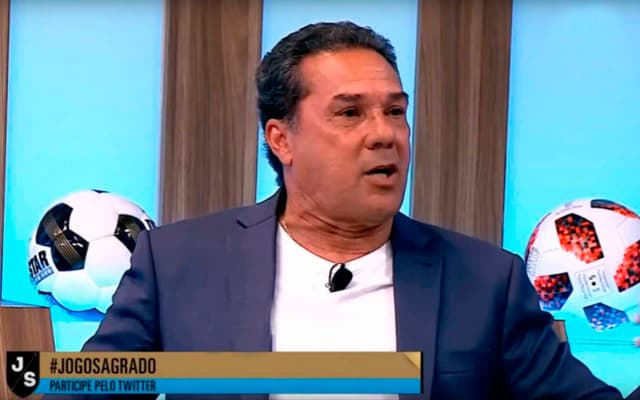 Na última segunda-feira, Vanderlei Luxemburgo foi o convidado especial do programa "Jogo Sagrado", no canal "Fox Sports". Durante sua participação, Luxa foi questionado pelo apresentador Téo José sobre qual conselho daria para Neymar. O técnico do Vasco não gostou, alegando que o jornalista estava o colocando em uma 'situação constrangedora'. Téo José respondeu, alegando que não teve a intenção e que respeitava as opiniões do técnico, encerrando o programa logo em seguida.