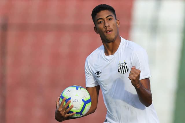 Bruno Marques marcou dois gols contra o Coritiba, nesta quarta-feira