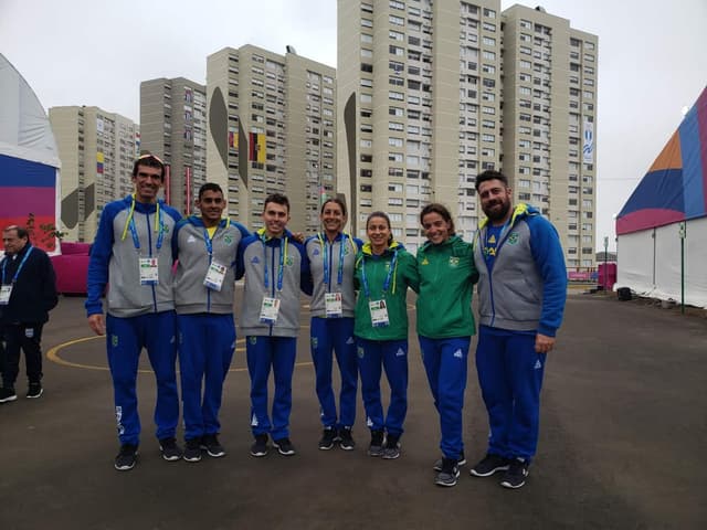 Seleção brasileira de triathlon na Vila do Pan-Americano, em Lima (Alexandre Castello Branco/COB/Divulgação)