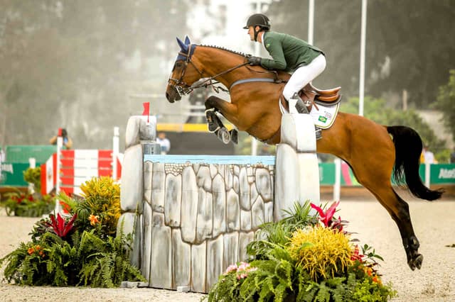 Hipismo: Eduardo Menezes e H5 Chaganus na prova de salto