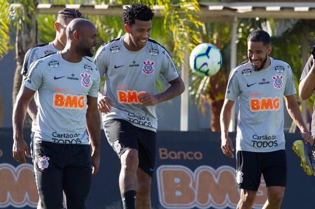 Corinthians vai com força máxima enfrentar o Internacional, domingo, no Beira-Rio