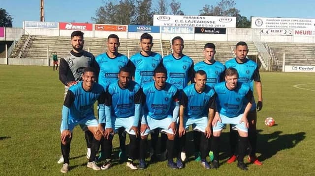 Goleiro Jonathan Aguiar vibra com vitória sobre o Grêmio