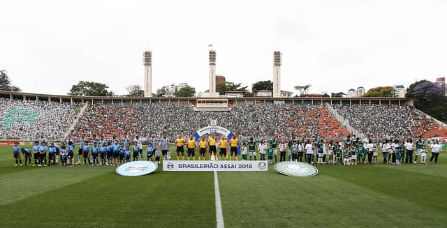 Você sabia que Palmeiras x Grêmio só se enfrentaram uma vez no Allianz Parque? Desde a reinauguração do Palestra Itália, em 2014, o único embate no estádio foi em 2016, pela Copa do Brasil. Nas outras ocasiões, o local do jogo foi o Pacaembu por conta de shows na arena, assim como será na terça, às 21h30, valendo vaga na semi da Libertadores.