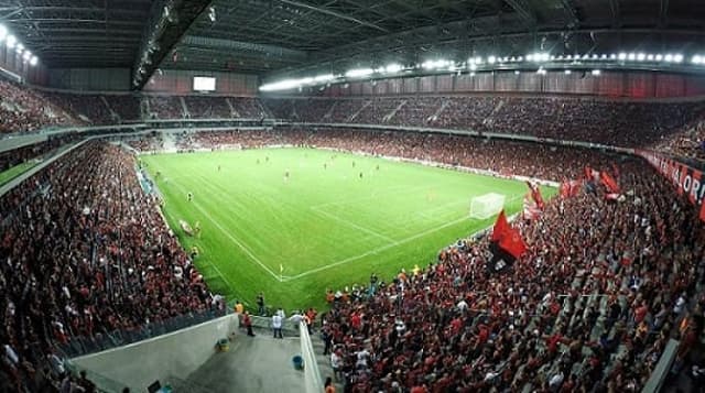 Torcida do Athletico-PR na Arena da Baixada