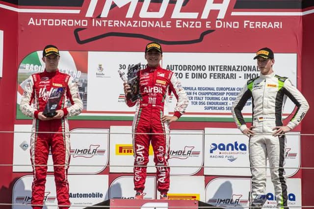 Enzo Fittipaldi no pódio de Ímola da F3