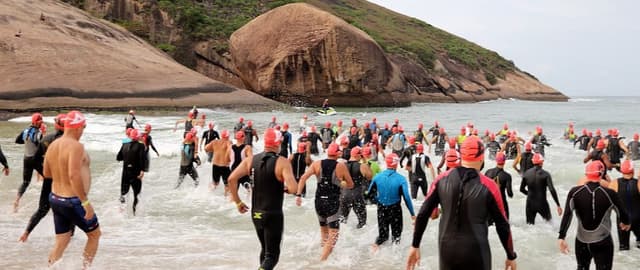 Largada da Terceira Etapa do Circuito UFF Rio Triathlon. (Divulgação)