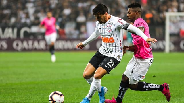 O Corinthians não teve boa atuação na noite desta quarta-feira, na partida de ida da semifinal da Copa Sul-Americana, em sua Arena, e foi derrotado por 2 a 0 pelo Independiente De Valle, do Equador. O Timão viu seus jogadores de defesa terem fraca atuação. Na frente, ninguém também teve grande destaque. Confira as notas do Alvinegro do LANCE! (por João Vitor Castanheira)<br>