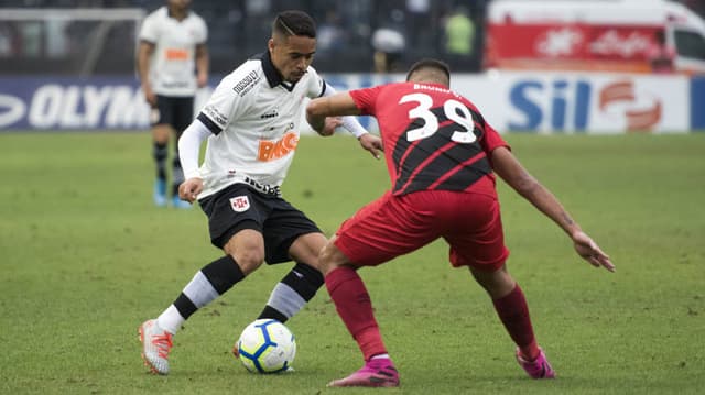 Vasco x Athletico: as imagens da partida na Colina