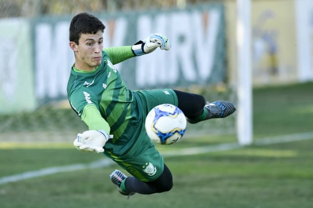 Airton era o terceiro goleiro do Coelho e virou titular com Felipe Conceição