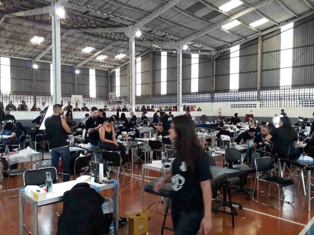 Evento no Parque São Jorge tatuou mais de 3 mil torcedores do Corinthians