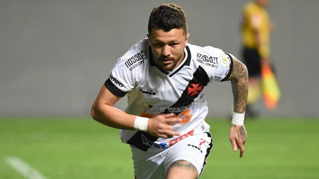 Rossi fez a diferença! O Vasco venceu o Atlético-MG de virada com uma atuação de gala do camisa 7. Fora de casa, o time carioca teve boa atuação e contou com um belo gol no fim do jogo para garantir os três pontos. Rossi, por sua vez, não se contentou em marcar o primeiro do Cruz-Maltino e ainda deu a assistência para o gol de Marcos Jr. Confira a análise e notas de Gabriel Grey (gabrielgrey@lancenet.com.br):