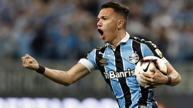 Decisivo! O jovem Pepê fez a diferença na hora de garantir o empate do Grêmio com o Flamengo por 1 a 1 no primeiro jogo da semifinal da Libertadores. O garoto foi o autor do gol tricolor, aos 43 minutos do segundo tempo, e evitou a derrota dos donos da casa. Confira as notas na análise de João Vitor Castanheira (joaovitor@lancenet.com.br):