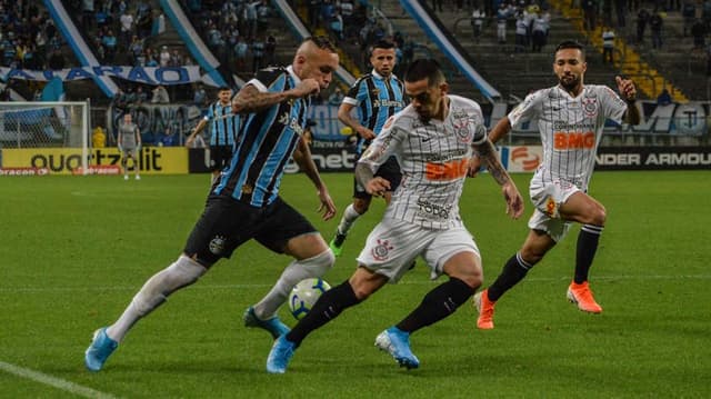 Grêmio x Corinthians - Everton Cebolinha e Fagner