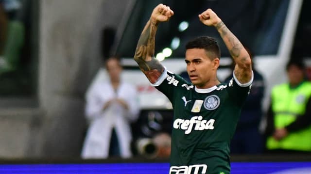 O Palmeiras não teve uma grande atuação neste domingo jogando diante de sua torcida, no Allianz Parque, e ficou no empate por 1 a 1 com o Atlético-MG, que dominou o 1º tempo do duelo. Pelo Verdão, mais uma vez quem brilhou foi Dudu, autor do gol do time. Confira as notas do Alviverde no LANCE! (reporterverdao@lancenet.com.br)