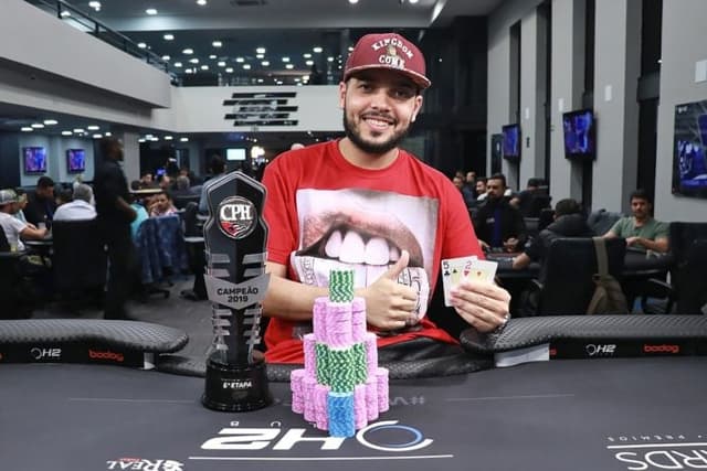 Marcos André, campeão do Main Event do CPH