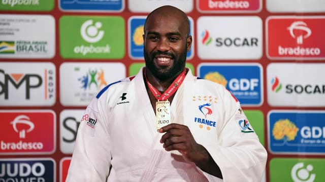 O francês Teddy Riner deu mais uma demonstração de que é uma lenda. Na final da categoria acima de 100kg do Grand Slam de Brasília, contra o brasileiro David Moura, o astro conseguiu um ippon em 20 segundos e levou o ouro. Ele tem uma invencibilidade de 152 lutas na carreira. Veja outros 10 fatos curiosos sobre o atleta, que promete fazer bonito na Olimpíada de Tóquio-2020.