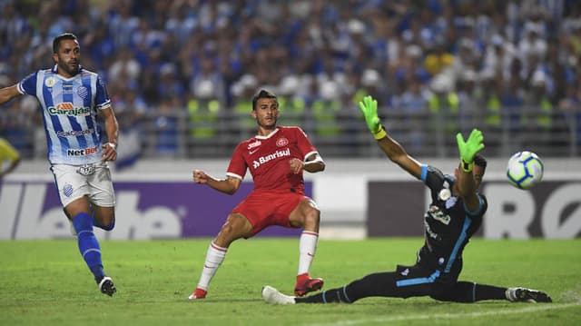 Veja as imagens do duelo entre CSA e Internacional