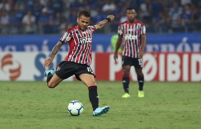 Daniel Alves - Cruzeiro x São Paulo