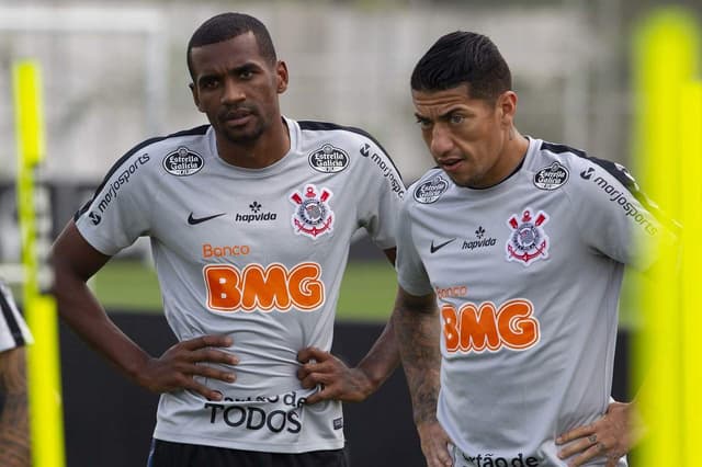 Marllon e Ralf serão titulares do Corinthians contra o Cruzeiro