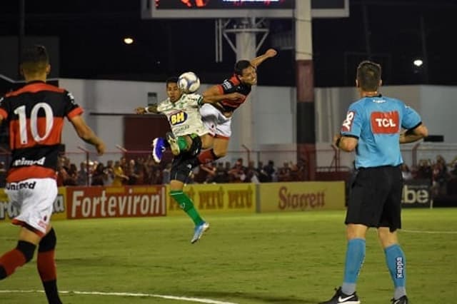 O Coelho teve muita raça no complicado duelo contra o Atlético-GO, conseguindo o empate nos minutos finais