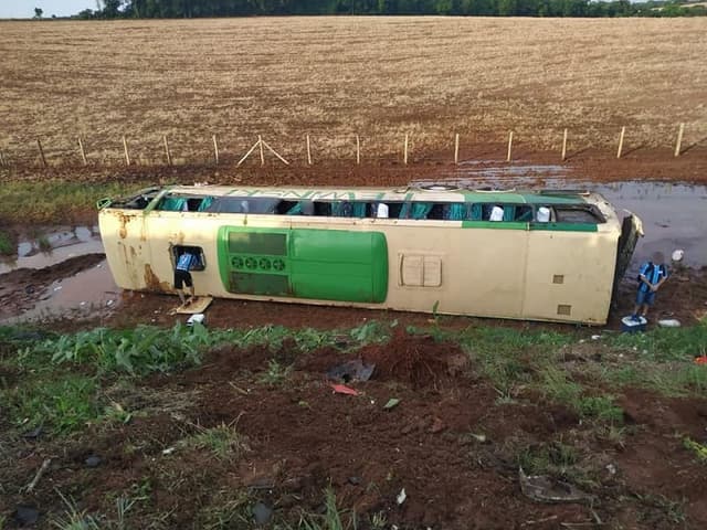 Ônibus que sofreu acidente no RS onde estavam torcedores do Grêmio