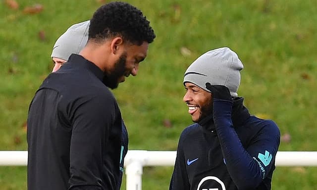 Joe Gomez e Sterling