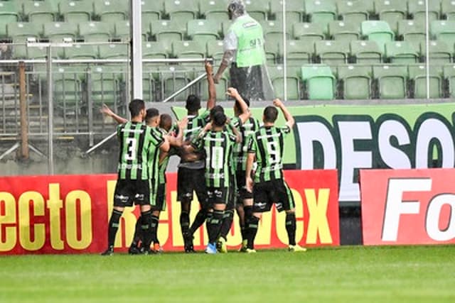 Com o bom resultado, o América-MG coloca pressão em Coritiba e Atlético-GO que ainda jogam na rodada