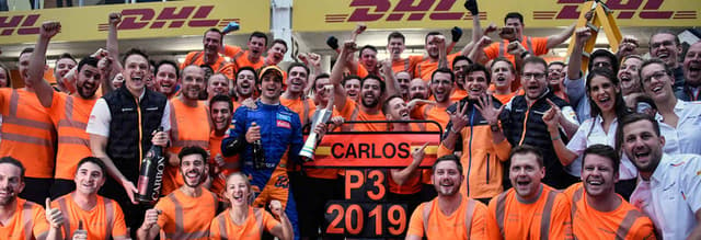 Carlos Sainz festeja P3