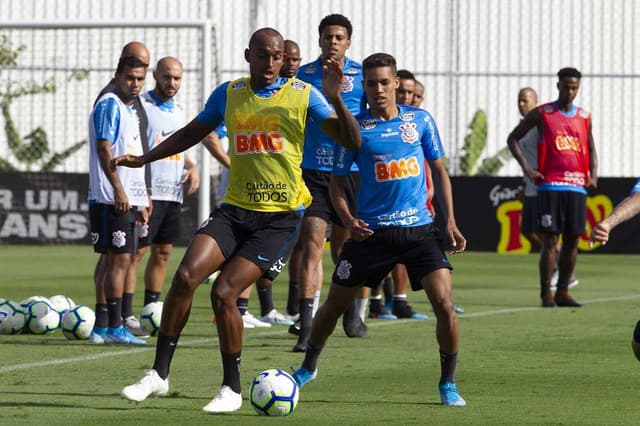 Pedrinho é a principal dúvida do Corinthians para o duelo contra o Galo, domingo, no Independência