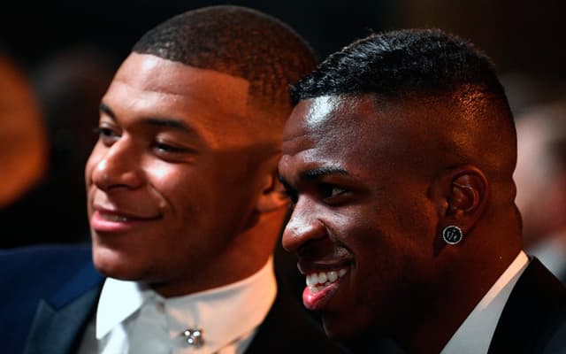 Vinícius Jr e Mbappé - Troca