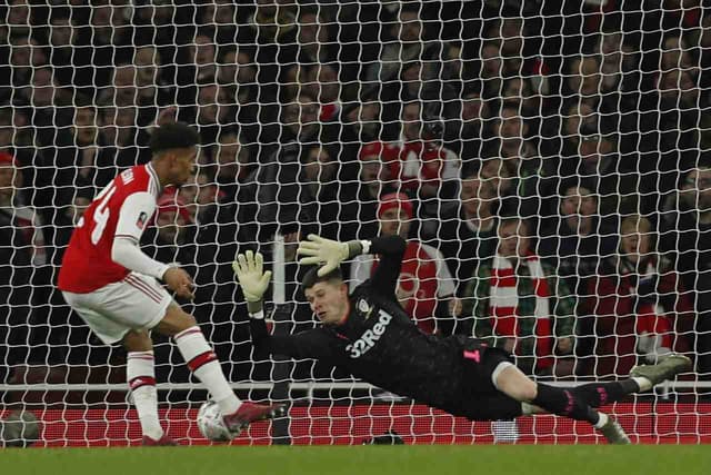 Reiss Nelson marca pelo Arsenal contra o Leeds