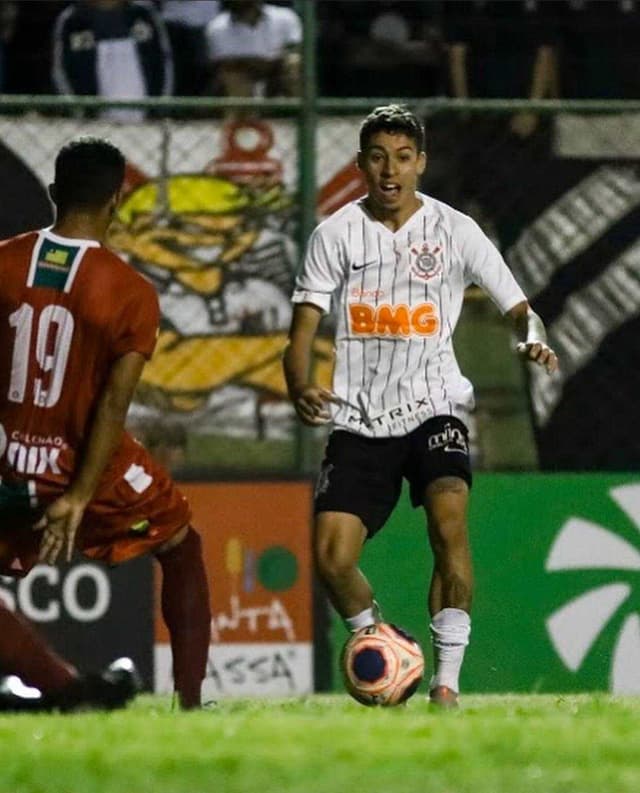 Gabriel Pereira tem sido titular do Corinthians neste início de Copinha