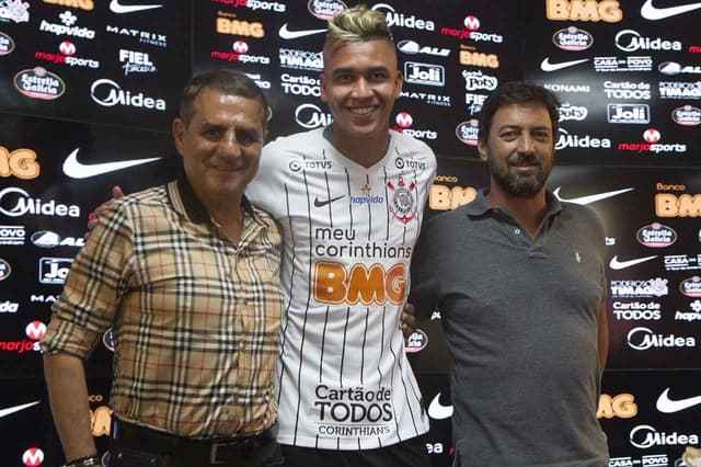 Duílio foi o responsável por apresentar Victor Cantillo como reforço no Corinthians