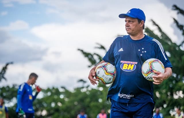 Adilson deu a primeira entrevista de 2020 e prometeu um time competitivo na temporada