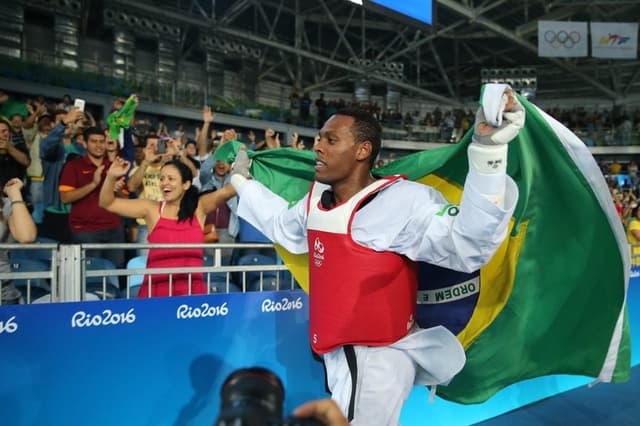 Maicon Andrade comemora a conquista da medalha de bronze na Rio-2016 (Crédito: Saulo Cruz/Exemplus/COB)