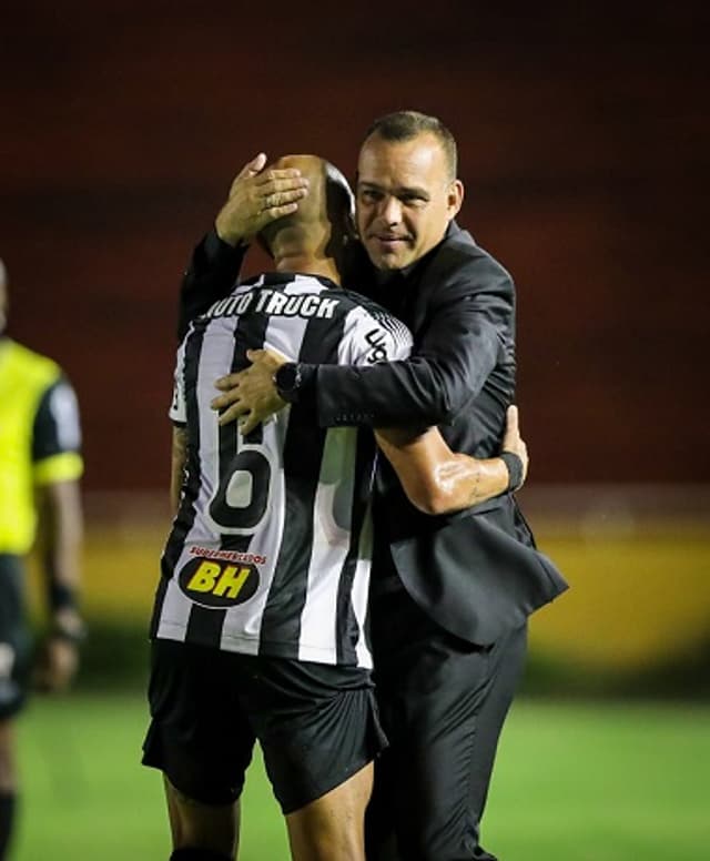 Dudamel foi sincero ao explicar os motivos da ausência de Cazares no jogo contra o Uberlândia