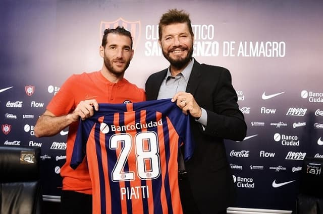 Ignacio Piatti ao lado do presidente do San Lorenzo, Marcelo Tinelli